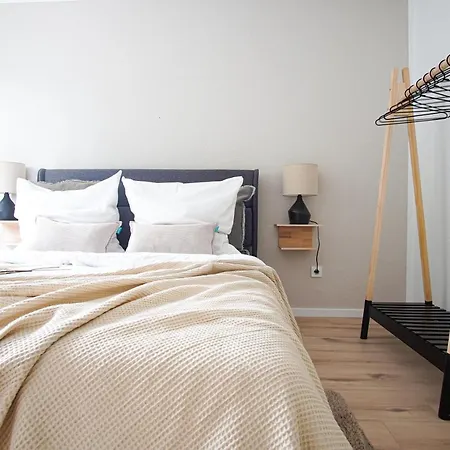 Homefy Feel-good - Own Parking, Balcony And Garden Apartment *